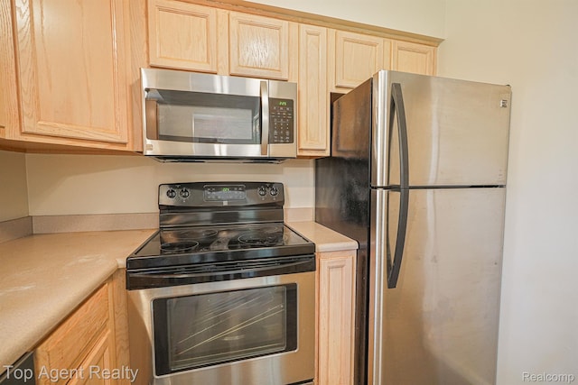 1676 Clemens Cir, Rochester Hills, MI 48307 - photo 9
