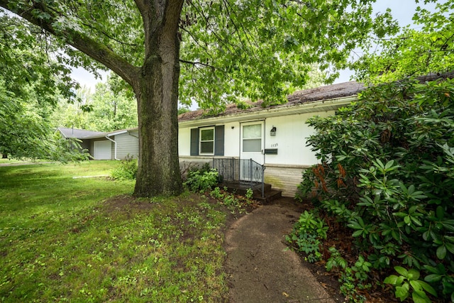 1129 Par 4 Cir, Kalamazoo, MI 49008 - single story home featuring an attached garage and a front lawn