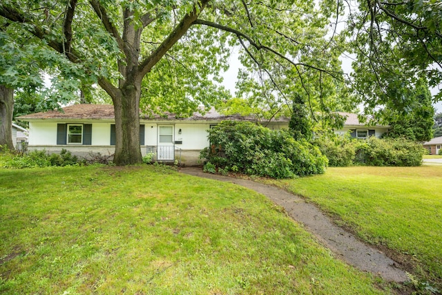 1129 Par 4 Cir, Kalamazoo, MI 49008 - view of front facade featuring a front lawn