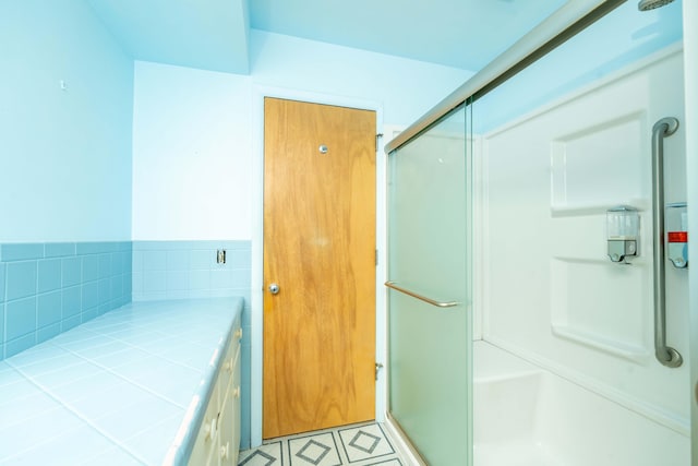1129 Par 4 Cir, Kalamazoo, MI 49008 - bathroom featuring a shower stall