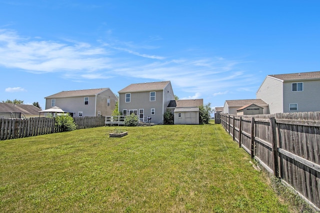 1619 Ives Mill Ln, Vicksburg, MI 49097 - fenced backyard with a residential view