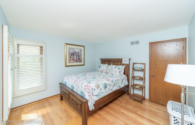 25759 Hunt Club Blvd, Farmington, MI 48335 - bedroom with light wood-style flooring and baseboards