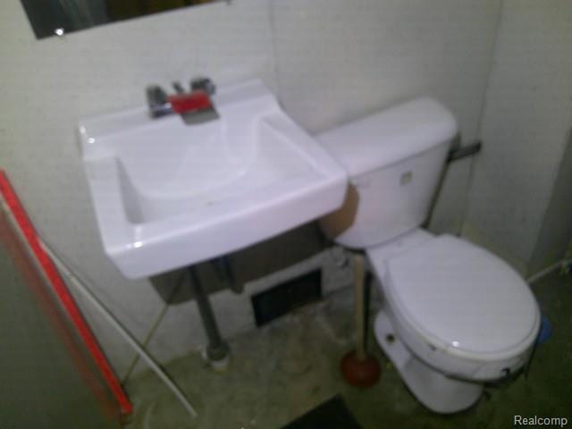 7776 Ash St, Birch Run, MI 48415 - bathroom featuring toilet