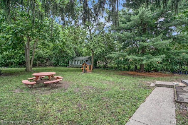 9309 Newburgh Rd, Livonia, MI 48150 - view of grassy yard with an outdoor structure