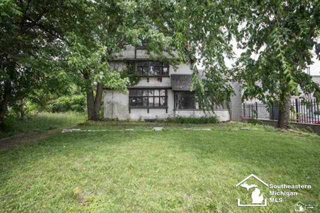 1989 W Grand Blvd, Detroit, MI 48208 - view of yard