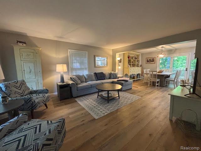 171 Golfview Dr, Caro, MI 48723 - living room featuring light wood finished floors