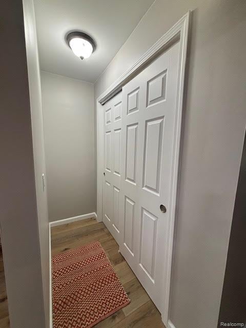 171 Golfview Dr, Caro, MI 48723 - entryway featuring light wood-type flooring and baseboards
