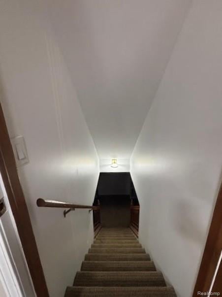 171 Golfview Dr, Caro, MI 48723 - view of staircase