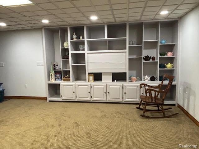 171 Golfview Dr, Caro, MI 48723 - living area featuring carpet and a paneled ceiling