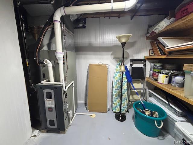171 Golfview Dr, Caro, MI 48723 - utilities featuring heating unit