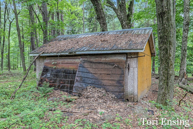 4366 Woods Rd, Sidney, MI 48885 - view of outdoor structure featuring a view of trees