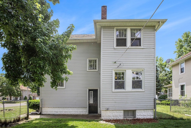 736 Glenwood Ave, Jackson, MI 49203 - rear view of property with a chimney
