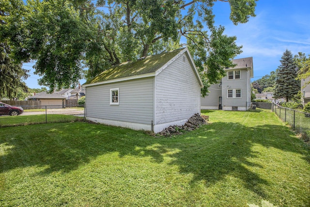 736 Glenwood Ave, Jackson, MI 49203 - fenced backyard featuring an outbuilding