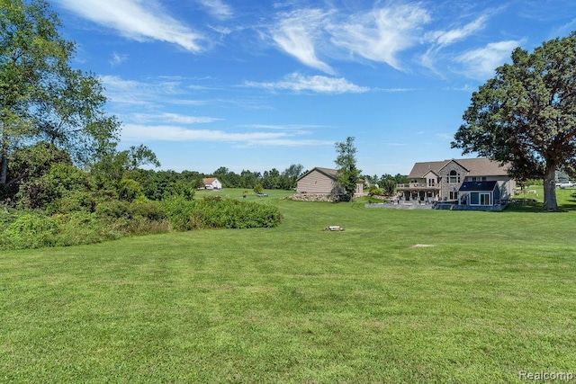 11068 Meadowview Dr, Goodrich, MI 48438 - view of grassy yard