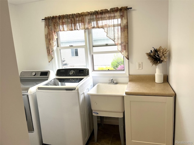 11068 Meadowview Dr, Goodrich, MI 48438 - laundry area featuring washing machine and clothes dryer and tile patterned floors