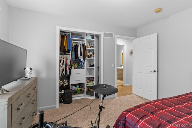 11068 Meadowview Dr, Goodrich, MI 48438 - bedroom featuring carpet and a closet