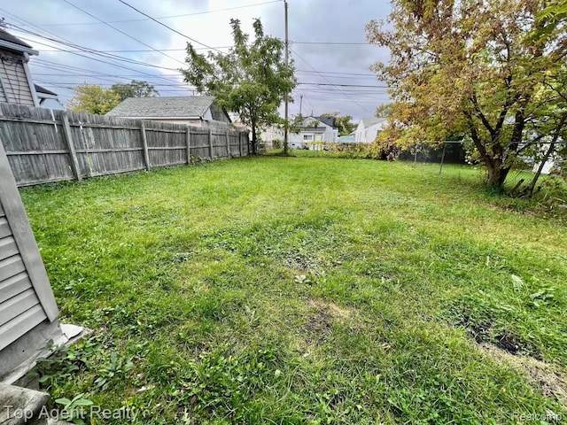 7511 Orchard Ave, Warren, MI 48091 - view of fenced backyard