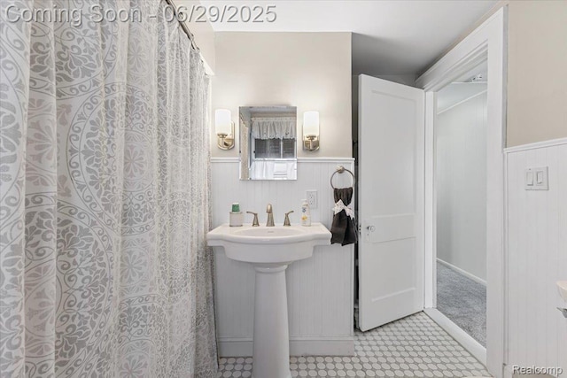 103 Elm St, River Rouge, MI 48218 - bathroom with wainscoting