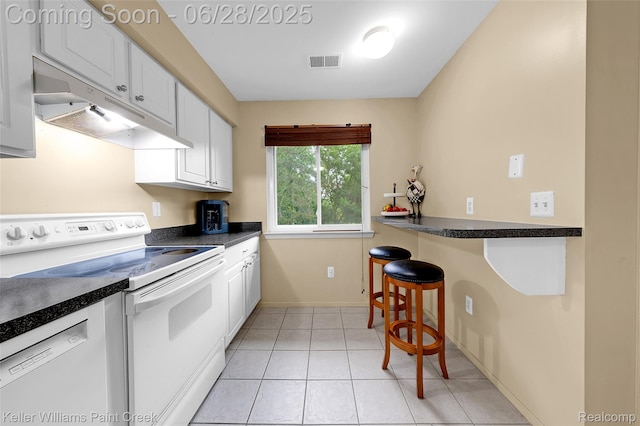 31514 Orchard Crk, Farmington Hills, MI 48334 - kitchen with white appliances, under cabinet range hood, dark countertops, and a breakfast bar area