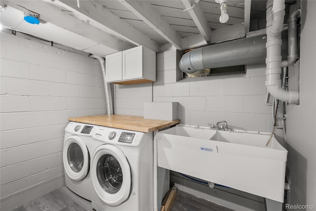 1609 Catalpa Dr, Berkley, MI 48072 - laundry room with washer and clothes dryer and cabinet space