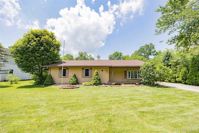 21128 Middlebelt Rd, New Boston, MI 48164 - ranch-style house featuring a front yard