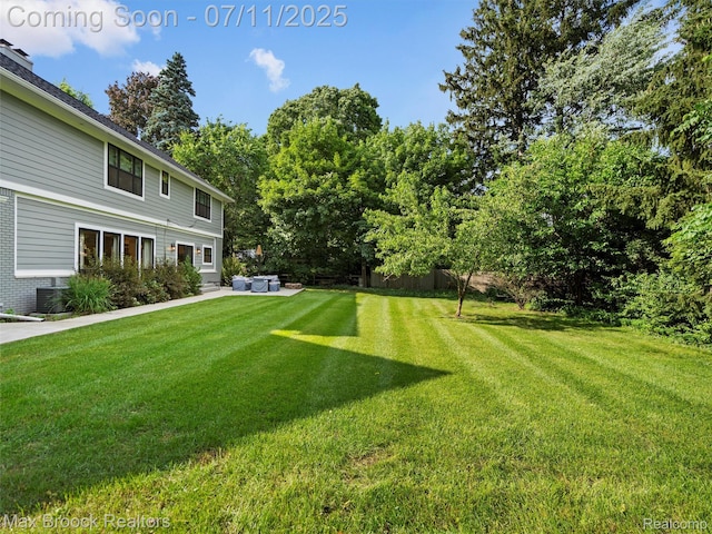 295 S Cranbrook Rd, Birmingham, MI 48009 - view of grassy yard