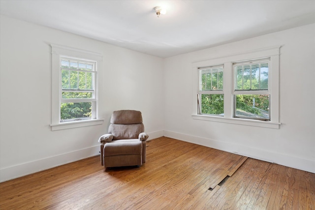 418 Main St, Battle Creek, MI 49014 - sitting room with light wood-style floors