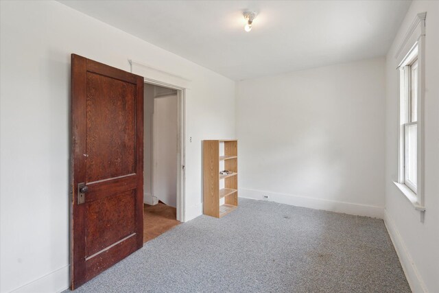 418 Main St, Battle Creek, MI 49014 - carpeted empty room with baseboards