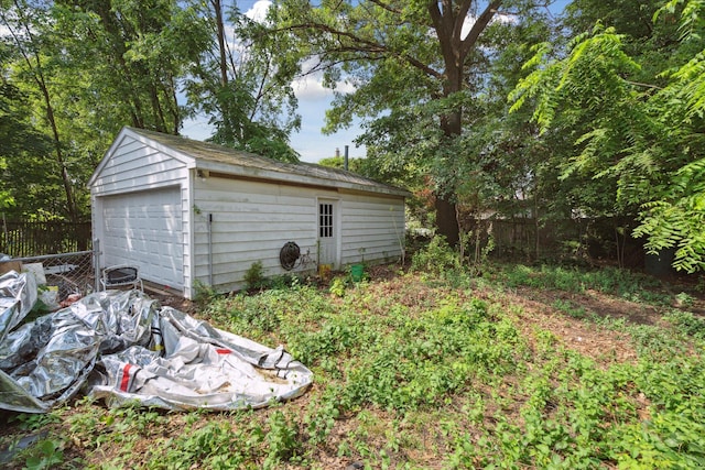 418 Main St, Battle Creek, MI 49014 - view of yard with an outbuilding and a garage