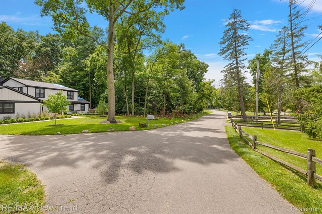 4796 Dow Ridge Rd, Orchard Lake, MI 48324