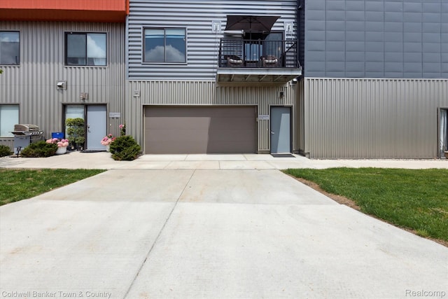 293 N 2nd St Unit 106, Brighton, MI 48116 - townhome / multi-family property featuring a balcony, an attached garage, and driveway