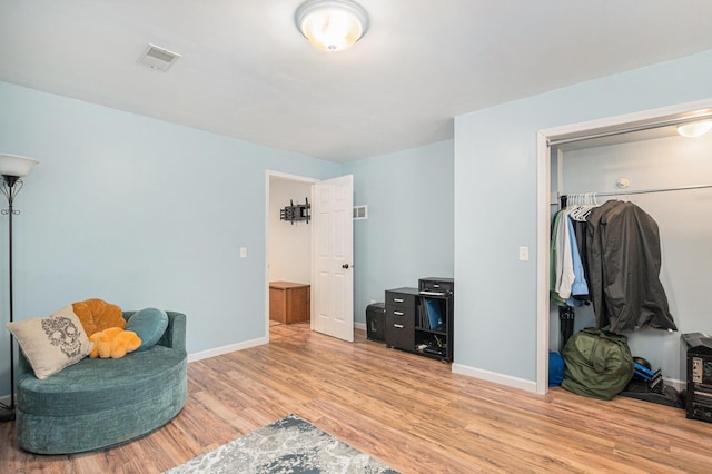 15303 Arborwood Dr, Grand Haven, MI 49417 - sitting room with wood finished floors and baseboards