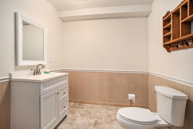 9477 Lightwood Ct, Richland, MI 49083 - half bathroom featuring wainscoting and vanity