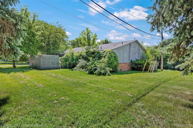 5620 Kaufman St, Dearborn Heights, MI 48125 - view of grassy yard