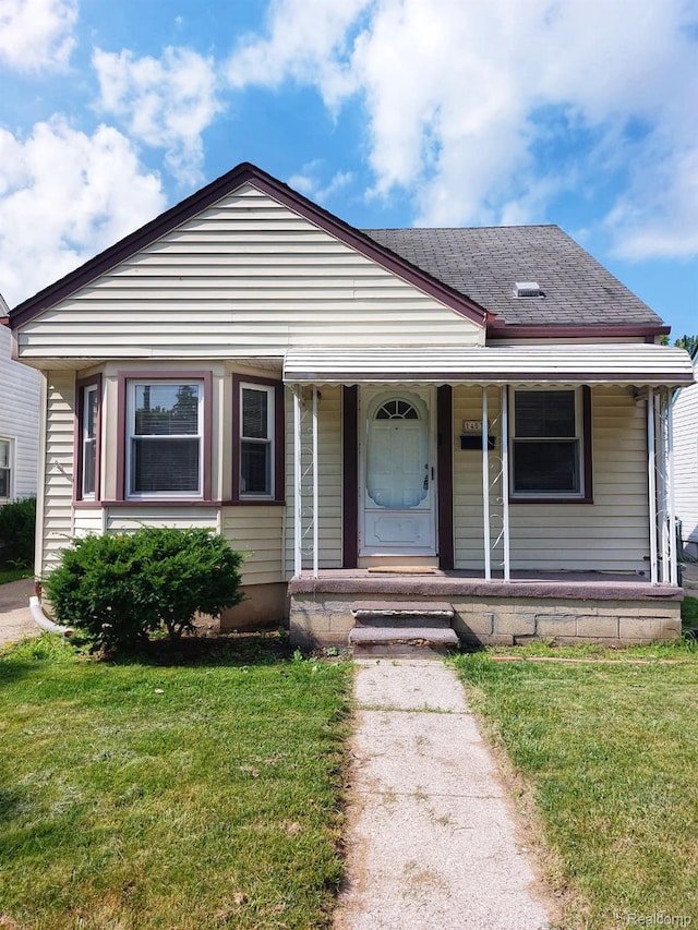 14535 Russell Ave, Allen Park, MI 48101 - bungalow-style home featuring covered porch and a front lawn