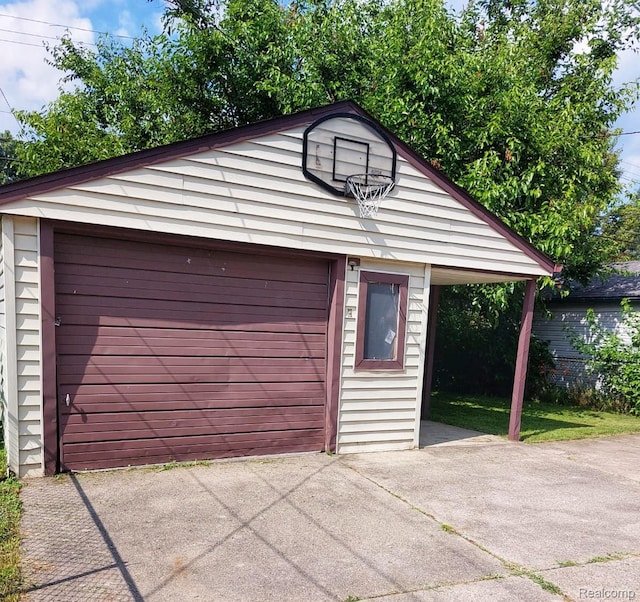 14535 Russell Ave, Allen Park, MI 48101 - garage with driveway