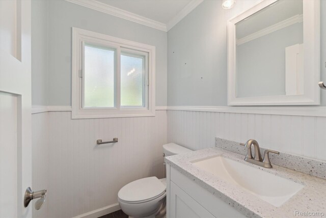 7262 Hatchery Rd, Waterford, MI 48327 - bathroom featuring vanity, wainscoting, and ornamental molding