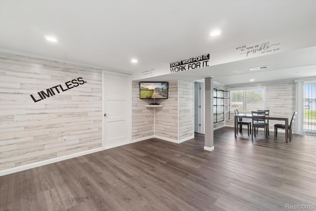 7262 Hatchery Rd, Waterford, MI 48327 - living area featuring wood finished floors and recessed lighting