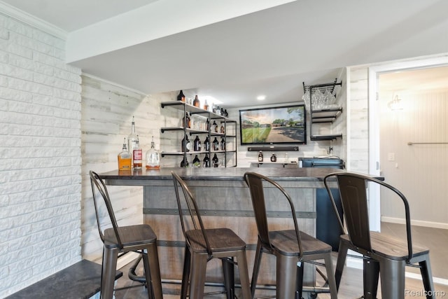 7262 Hatchery Rd, Waterford, MI 48327 - indoor wet bar with ornamental molding and baseboards