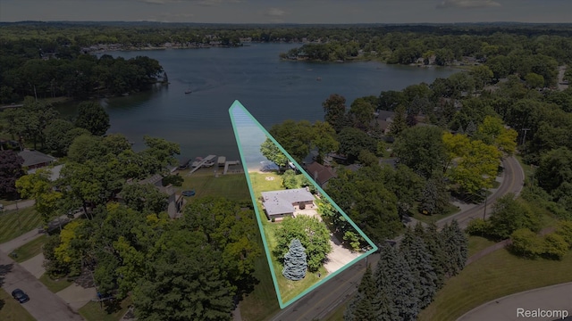 7262 Hatchery Rd, Waterford, MI 48327 - aerial view of property and surrounding area with a nearby body of water and property parcel outlined
