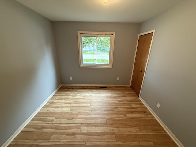 1414 Beard St, Port Huron, MI 48060 - empty room featuring light wood-style flooring and baseboards