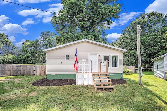713 Maple Rd, Ionia, MI 48846 - view of front of house featuring crawl space