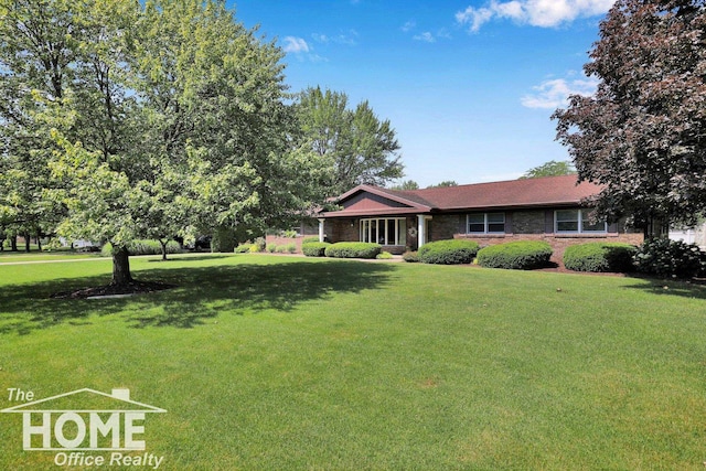 2367 Meadowdown Dr, Owosso, MI 48867 - view of front facade featuring a front lawn
