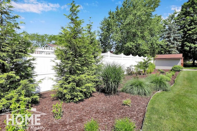 2367 Meadowdown Dr, Owosso, MI 48867 - view of yard
