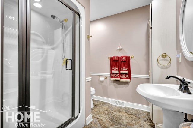 2367 Meadowdown Dr, Owosso, MI 48867 - full bathroom featuring a stall shower and baseboards