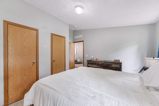 733 N Main St, Evart, MI 49631 - bedroom featuring a textured ceiling and vaulted ceiling