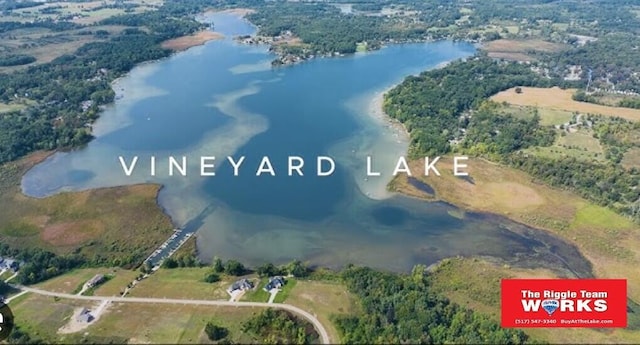 2151 Glenwood Ct, Brooklyn, MI 49230 - aerial overview of property's location with a nearby body of water
