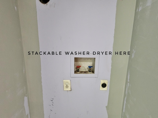 730 W Mohawk Trl, White Cloud, MI 49349 - washroom featuring washer hookup and electric dryer hookup