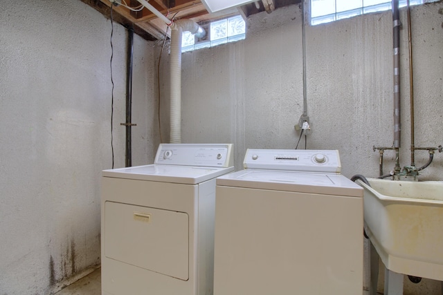 13947 Ashurst St, Livonia, MI 48154 - laundry area featuring independent washer and dryer