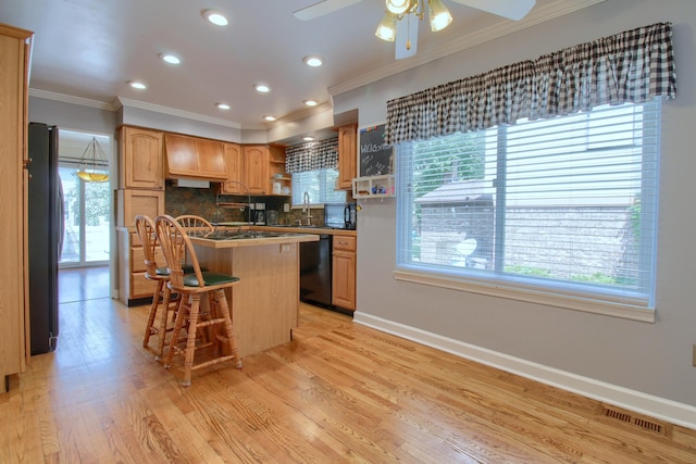 13947 Ashurst St, Livonia, MI 48154 - kitchen with open shelves, crown molding, a ceiling fan, black appliances, and a kitchen bar